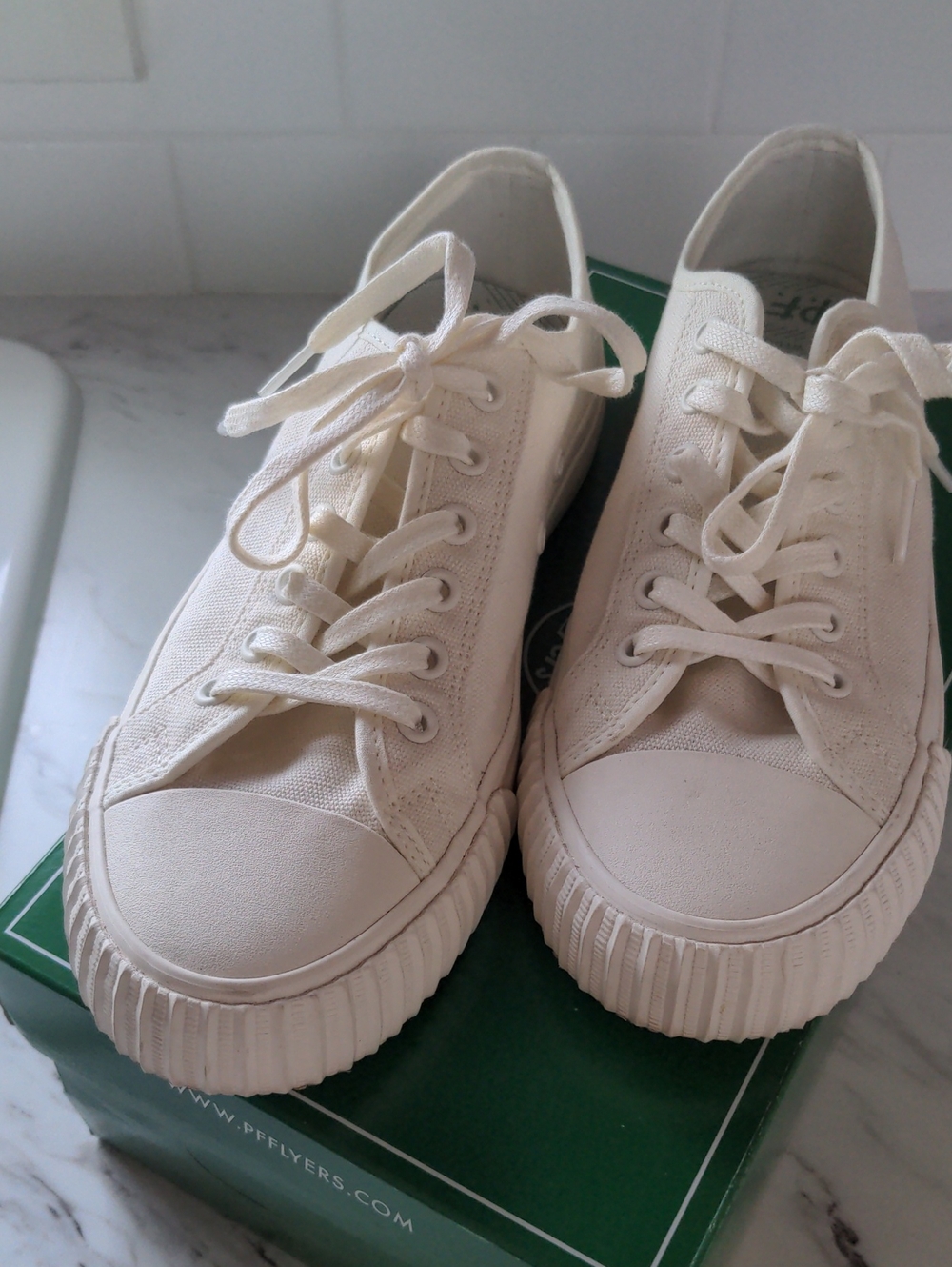 PF Flyers Canvas Center Lo Sneakers in Off-White M 7.5 / W 9